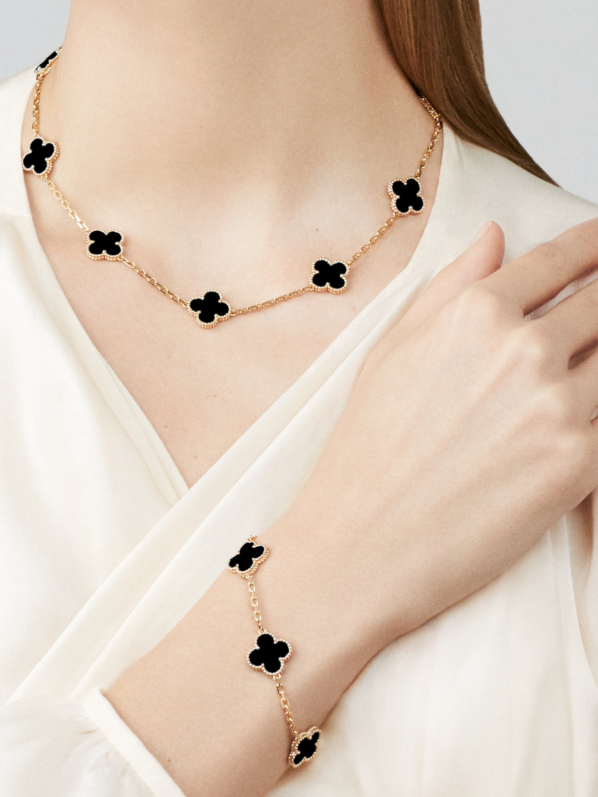 Van Cleef Collier Vintage Alhambra 10 motifs Or Jaune Onyx