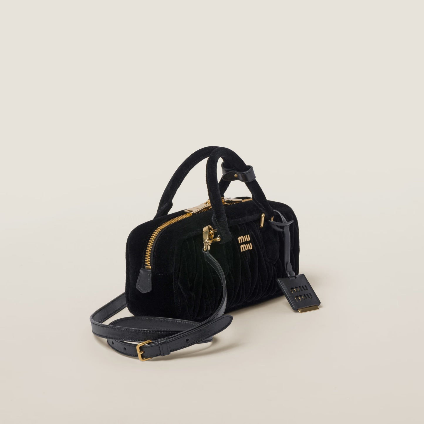 MiuMiuSac Arcadie en Velours Matelassé Noir