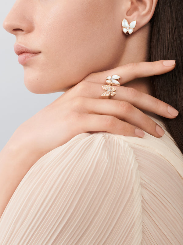 Van Cleef Bague Entre les Doigts Deux Papillons