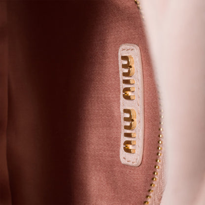 MiuMiu Mini sac Wander en Velours Matelassé Bleu poudre