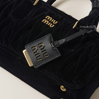 MiuMiuSac Arcadie en Velours Matelassé Noir