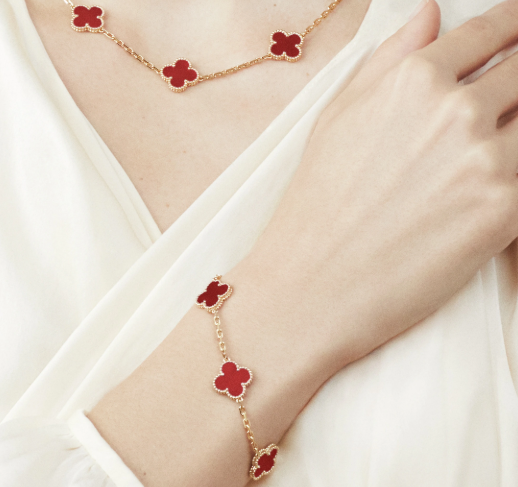 Van Cleef Vintage Alhambra 5 Motifs Carnelian