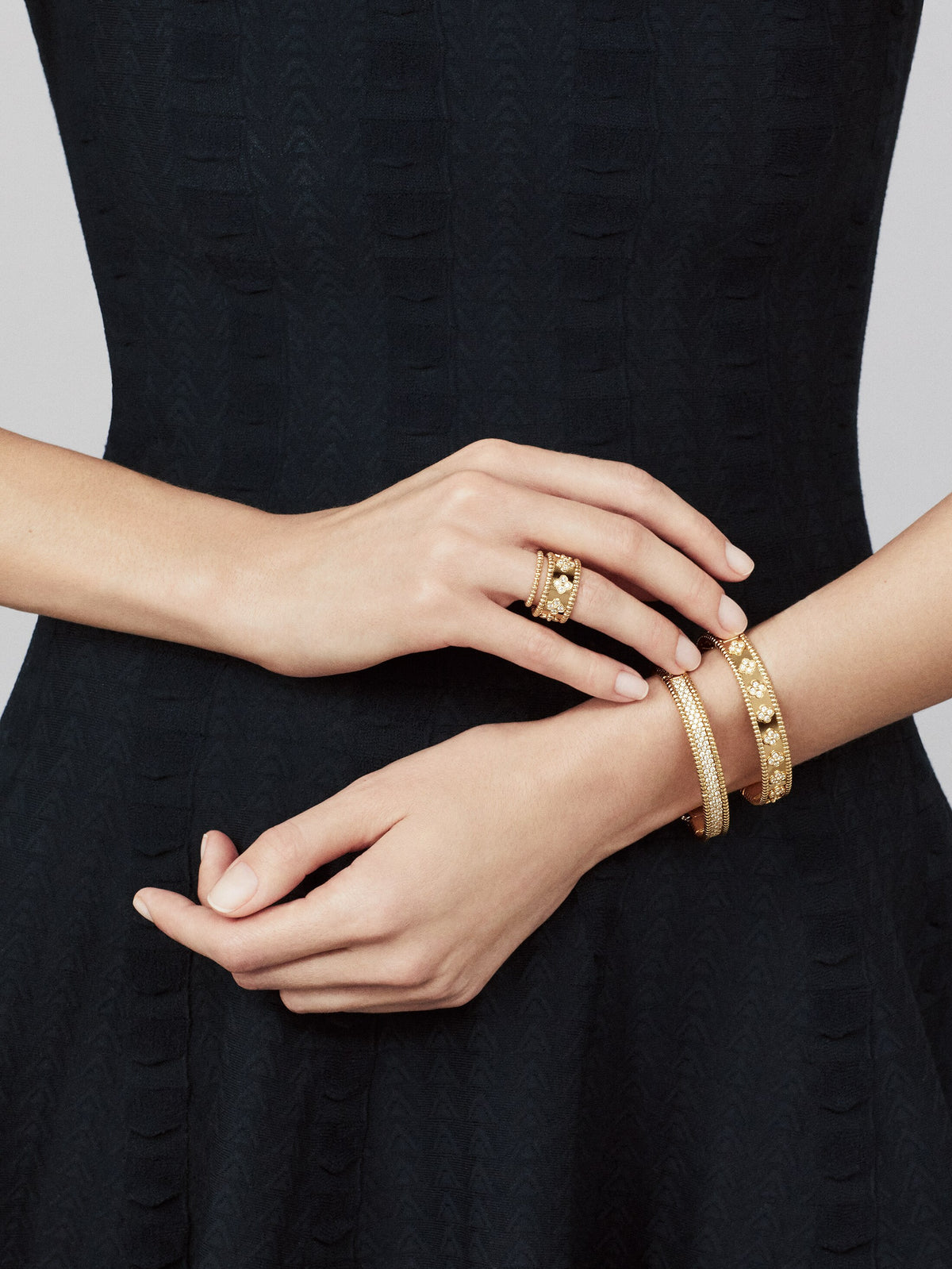 Van Cleef Bague Perlée Trèfles Moyen Modèle